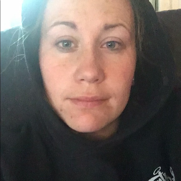 Meet your Posher, Nicole - Picture 1 of 1